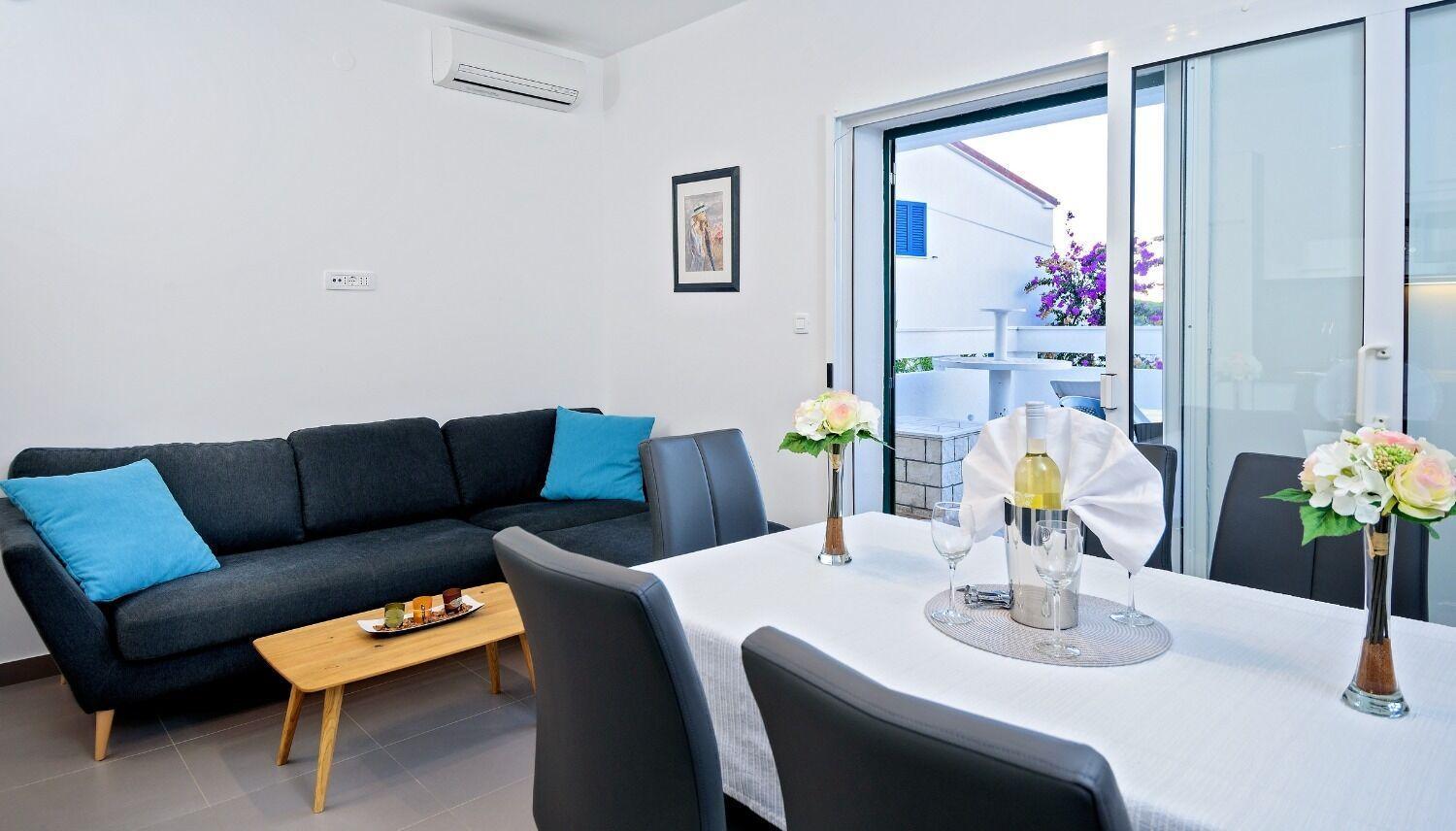 Apartments Bisernica-With Pool Razanj Ngoại thất bức ảnh
