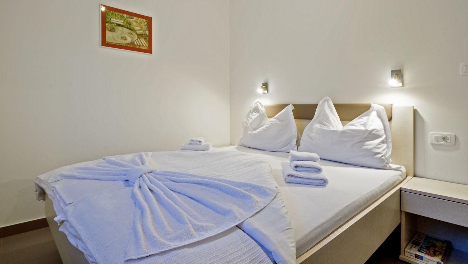 Apartments Bisernica-With Pool Razanj Ngoại thất bức ảnh