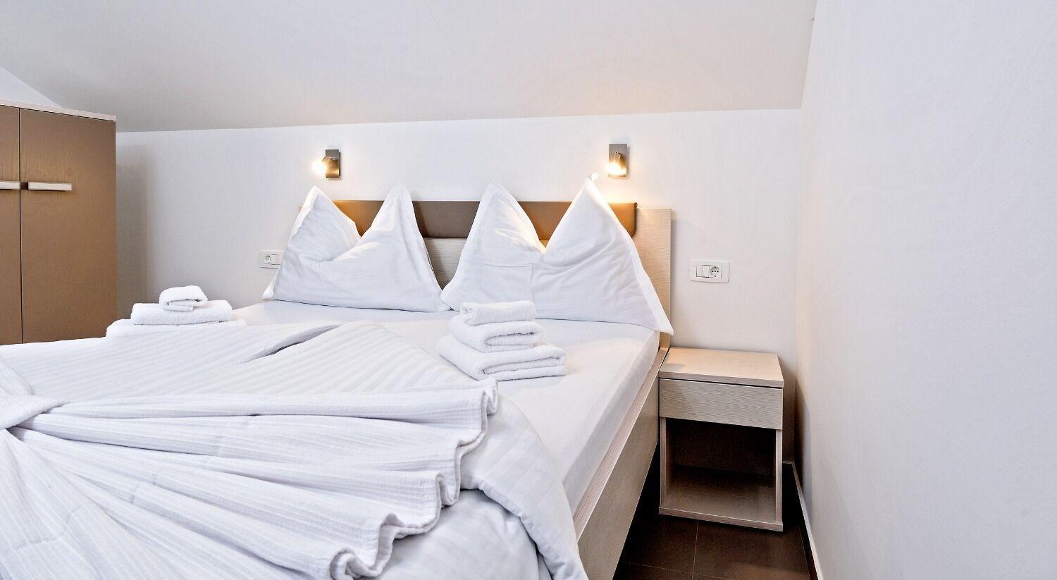 Apartments Bisernica-With Pool Razanj Ngoại thất bức ảnh