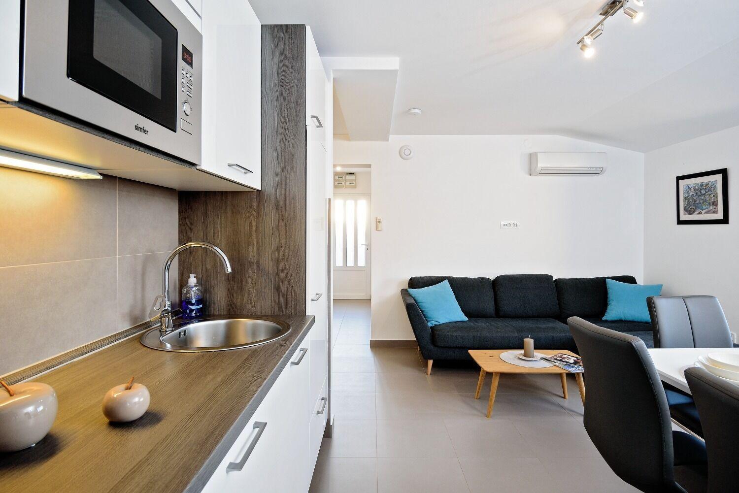 Apartments Bisernica-With Pool Razanj Ngoại thất bức ảnh