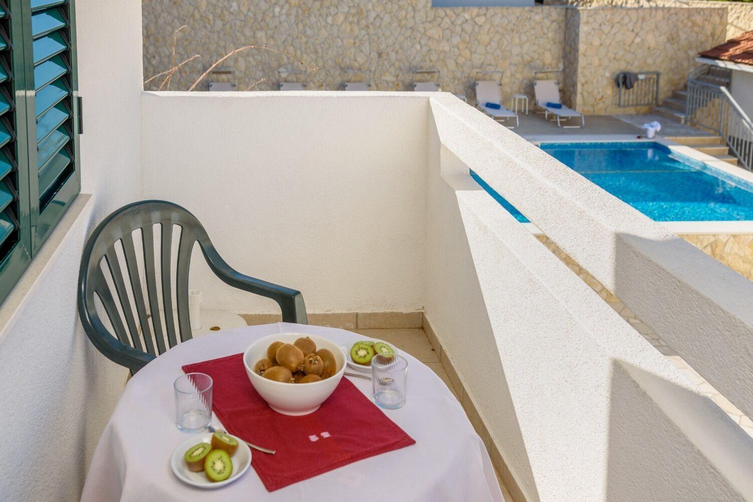 Apartments Bisernica-With Pool Razanj Ngoại thất bức ảnh