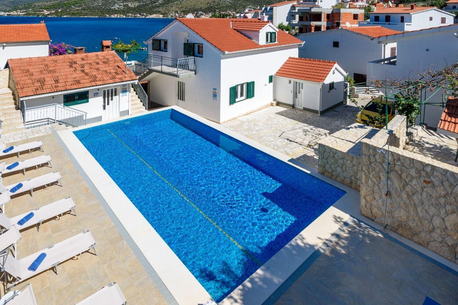 Apartments Bisernica-With Pool Razanj Ngoại thất bức ảnh