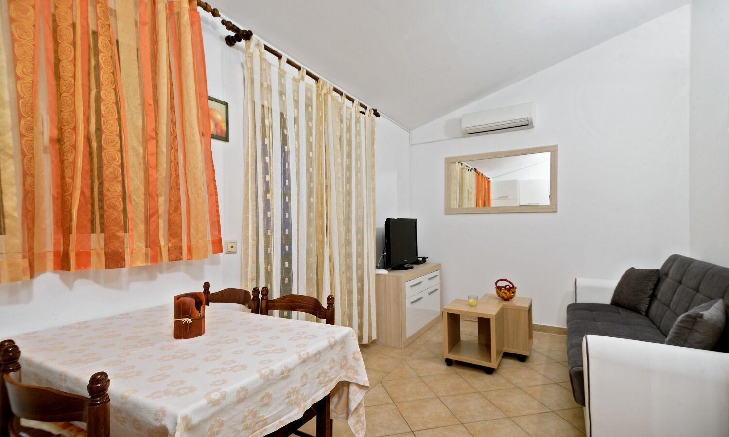 Apartments Bisernica-With Pool Razanj Ngoại thất bức ảnh
