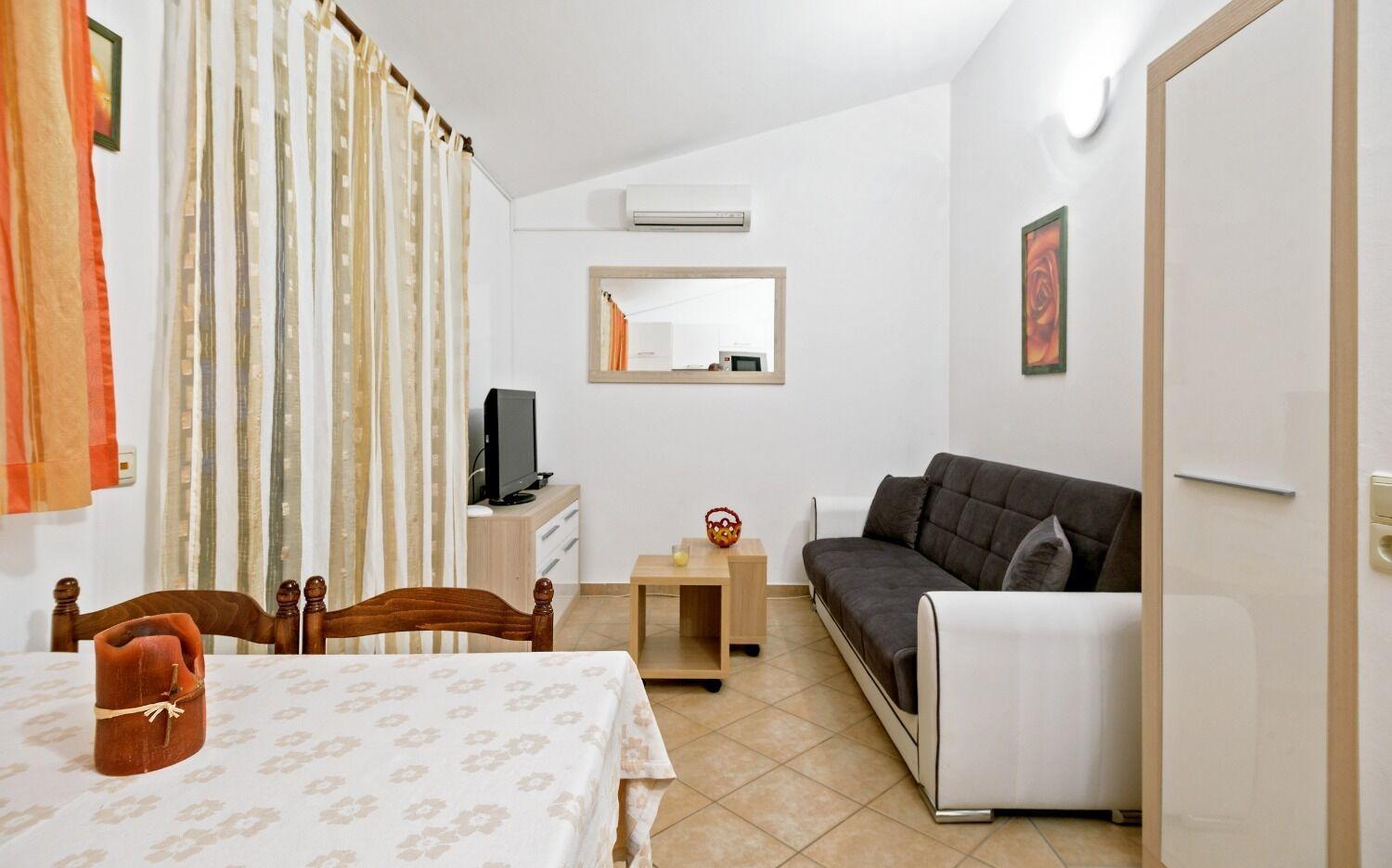 Apartments Bisernica-With Pool Razanj Ngoại thất bức ảnh