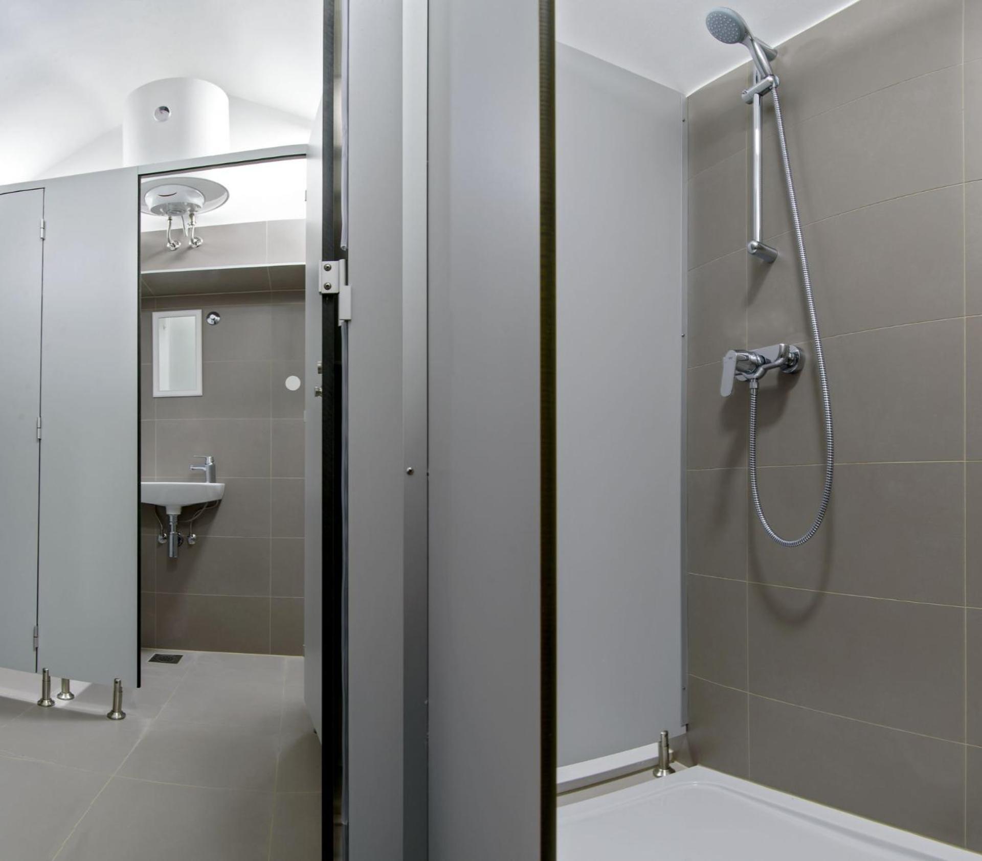Apartments Bisernica-With Pool Razanj Ngoại thất bức ảnh