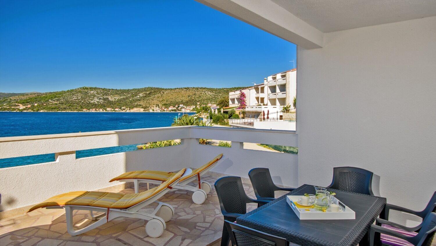 Apartments Bisernica-With Pool Razanj Ngoại thất bức ảnh