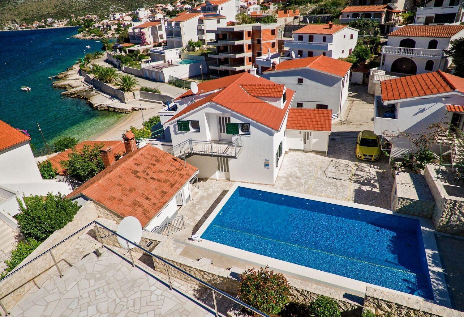 Apartments Bisernica-With Pool Razanj Ngoại thất bức ảnh