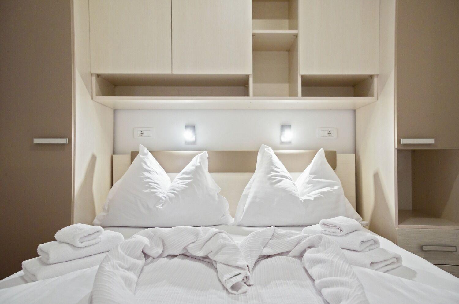 Apartments Bisernica-With Pool Razanj Ngoại thất bức ảnh